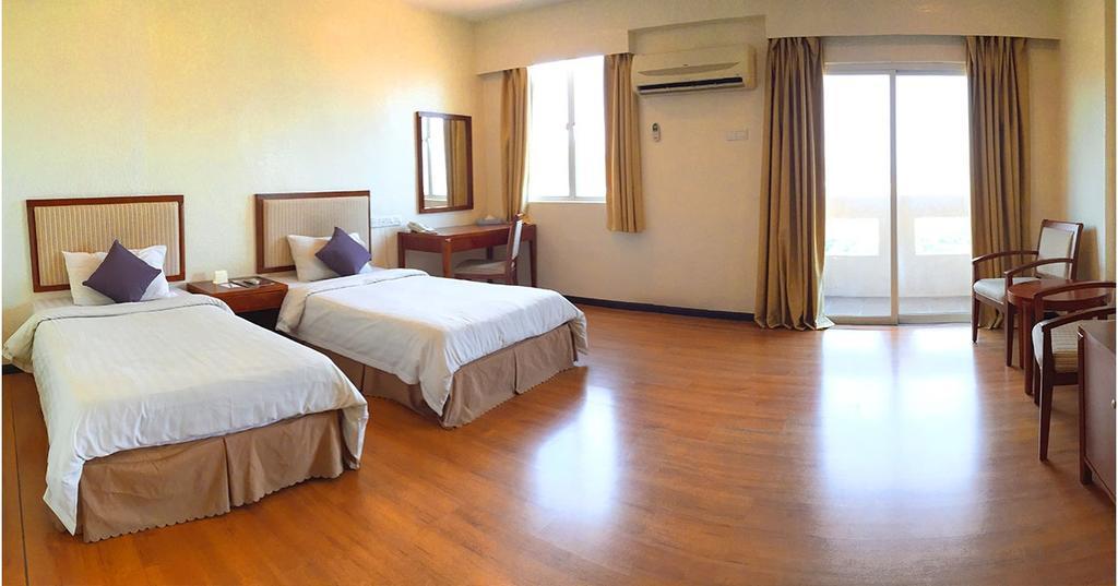 Alora Hotel Penang PENANG ภายนอก รูปภาพ
